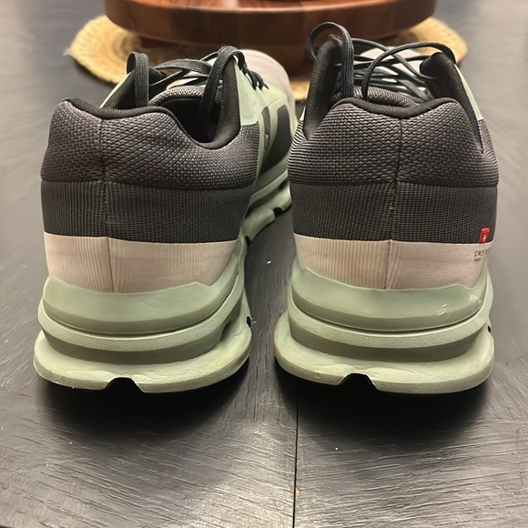 ON Cloudrunner - Picture 3 of 6